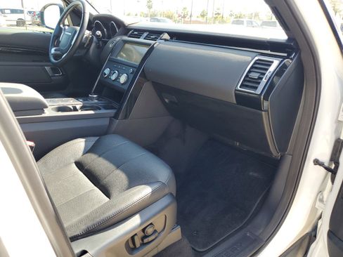 Used 2020 Land Rover Discovery SE image 9