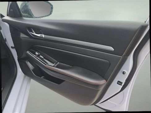 Used 2024 Nissan Altima 2.5 SR image 26