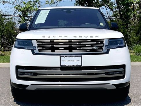 Used 2023 Land Rover Range Rover SE AWD/4WD image 3