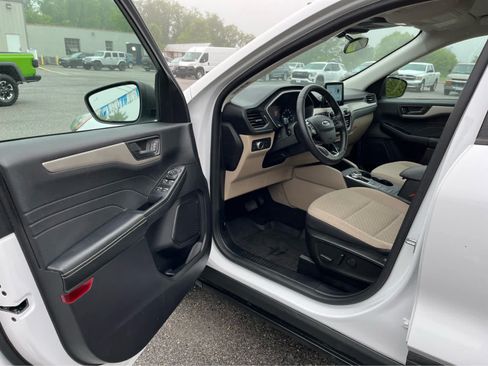 Used 2022 Ford Escape SE w/ Convenience Package AWD/4WD image 9