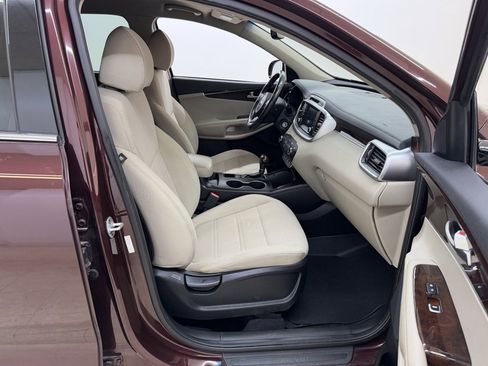 Used 2018 Kia Sorento LX image 9