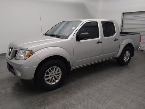 Used 2019 Nissan Frontier SV RWD image 2