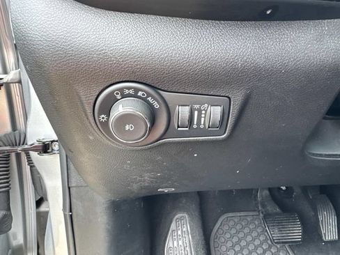 Used 2025 Jeep Compass Trailhawk AWD/4WD image 26