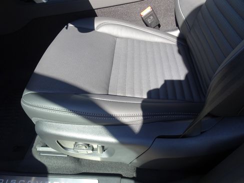 New 2025 Land Rover Discovery Sport Dynamic SE image 15