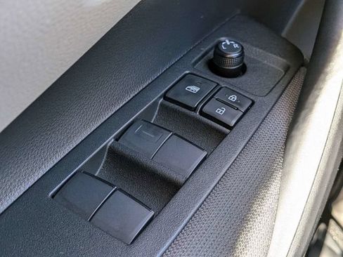 Used 2025 Toyota Corolla LE FWD image 22