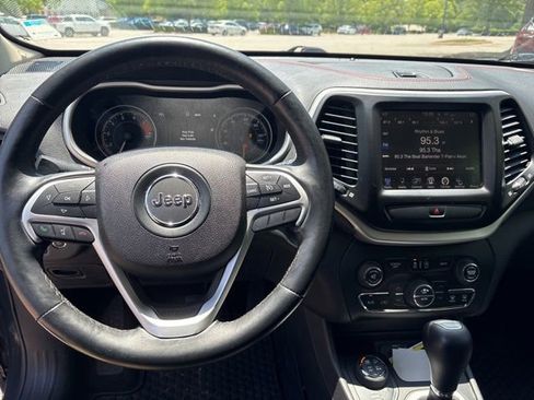 Used 2017 Jeep Cherokee Trailhawk AWD/4WD image 11