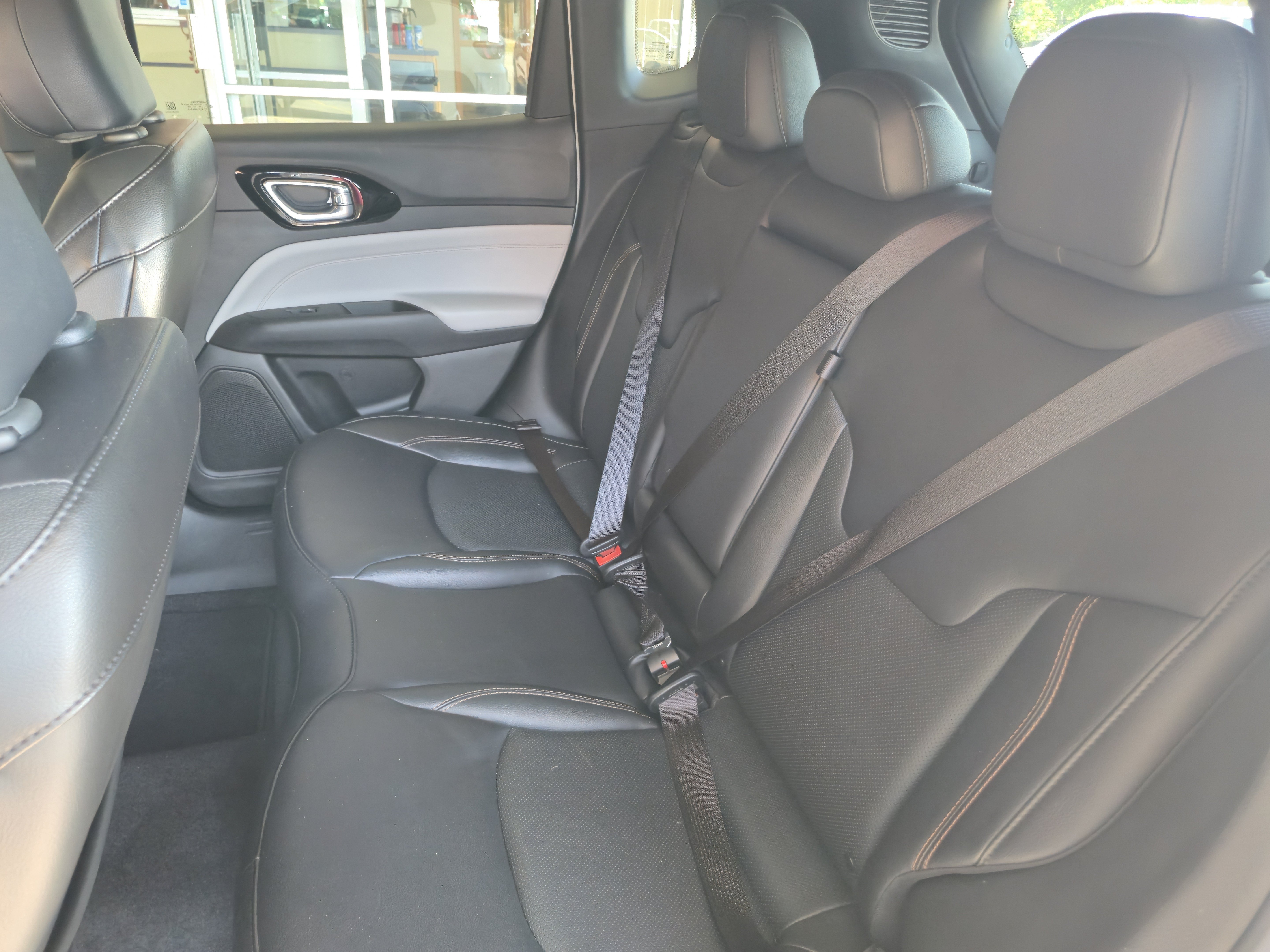 Used 2023 Jeep Compass Limited AWD/4WD image 12
