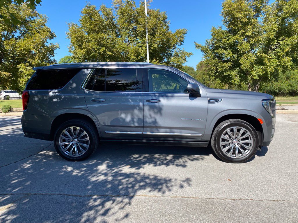 Used 2021 GMC Yukon Denali w/ Denali Premium Package AWD/4WD image 9