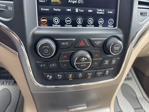 Used 2018 Jeep Grand Cherokee Overland AWD/4WD image 31