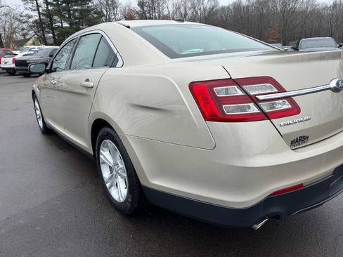 Used 2017 Ford Taurus SE image 10