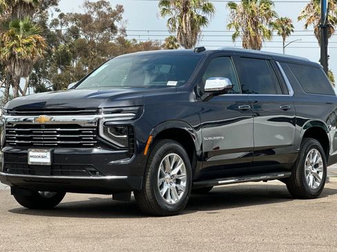 New 2025 Chevrolet Suburban Premier image 8