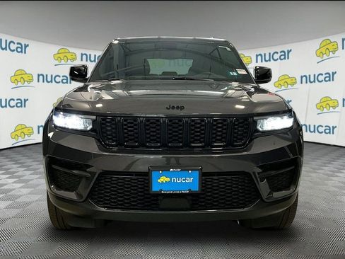 Used 2023 Jeep Grand Cherokee Altitude image 2