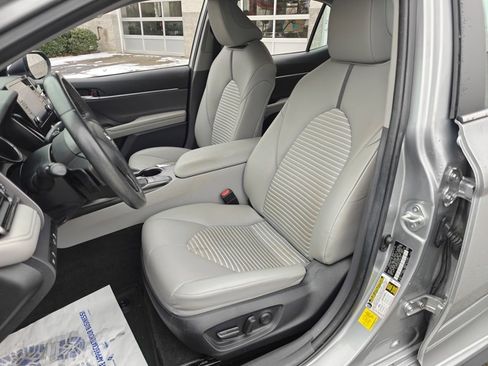 Used 2023 Toyota Camry SE image 11