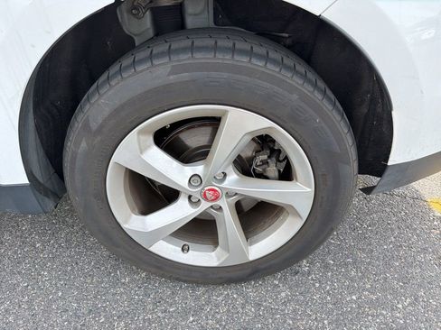 Used 2018 Jaguar F-PACE Premium image 7