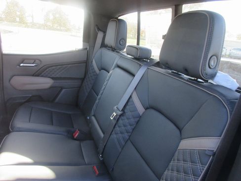 New 2026 GMC Canyon Denali image 14