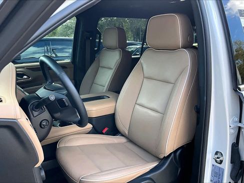 Used 2024 Chevrolet Suburban Premier image 8