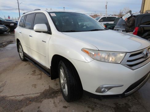 Used 2012 Toyota Highlander Limited w/ Tow Pkg FWD image 3