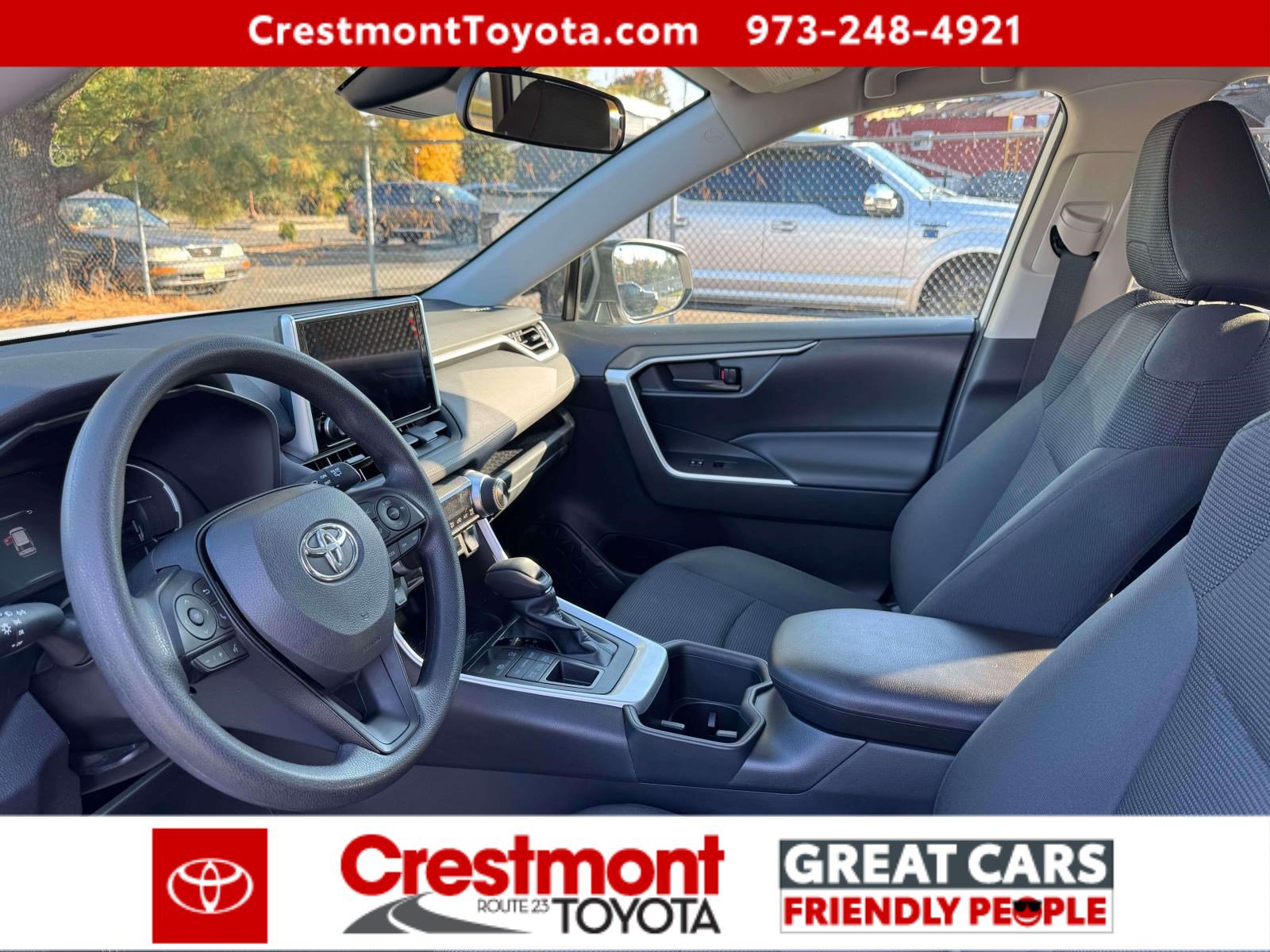 Used 2024 Toyota RAV4 LE AWD/4WD image 15