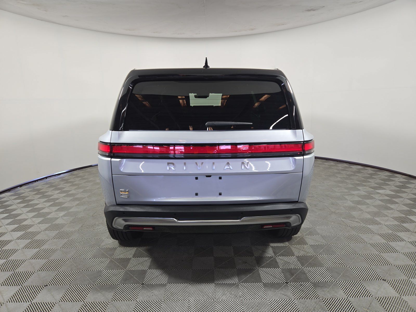 Used 2024 Rivian R1S Adventure Quad AWD/4WD image 4