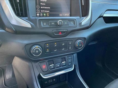 Used 2020 GMC Terrain SLE FWD image 23
