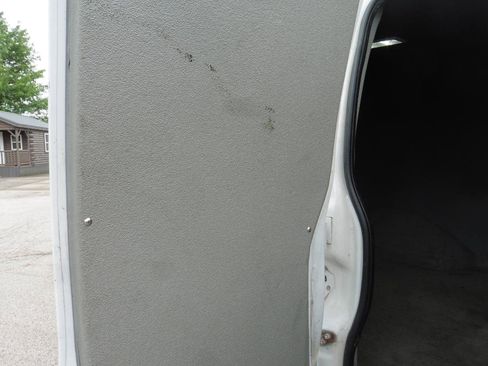 Used 2015 Chevrolet Express 2500 RWD image 21