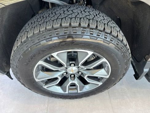 Used 2023 Chevrolet Silverado 1500 LT AWD/4WD image 8