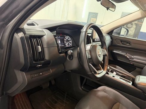 Used 2024 Nissan Pathfinder SV FWD image 14