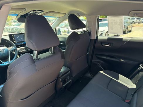 Used 2021 Toyota Venza LE AWD/4WD image 37