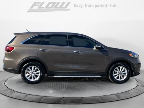 Used 2019 Kia Sorento FWD V6 image 10