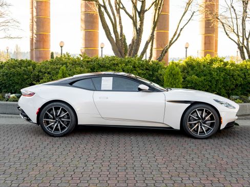Used 2019 Aston Martin DB11 Coupe image 38