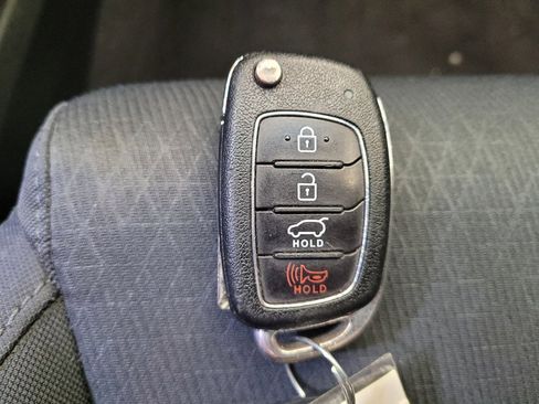 Used 2018 Hyundai Tucson SE image 32