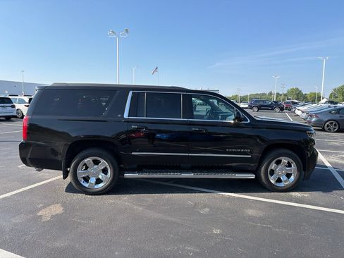 Used 2019 Chevrolet Suburban LT w/ LT Signature Package AWD/4WD image 7