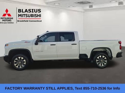 Used 2024 Chevrolet Silverado 2500 Custom w/ Custom Value Package image 4