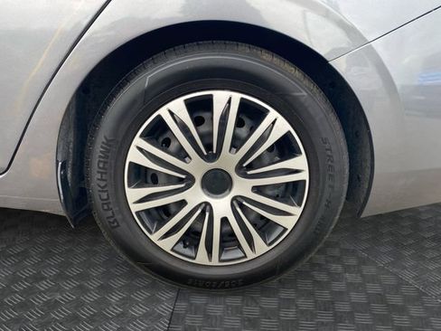 Used 2024 Nissan Sentra S FWD image 32