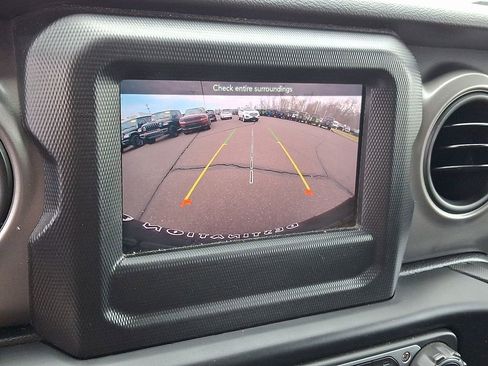 Used 2023 Jeep Wrangler Unlimited w/ Cold Weather Group AWD/4WD image 18