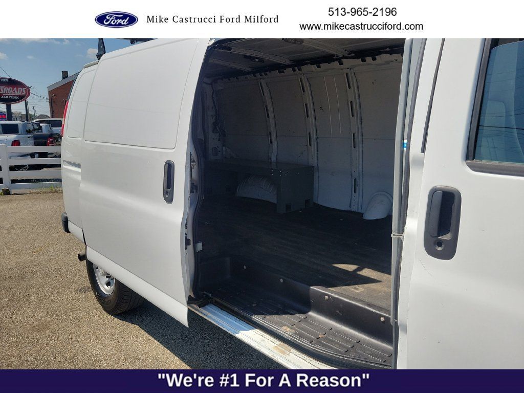 Used 2015 Chevrolet Express 3500 Extended RWD image 25