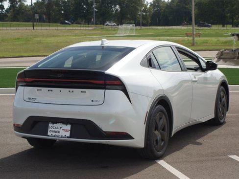 Used 2023 Toyota Prius LE image 17