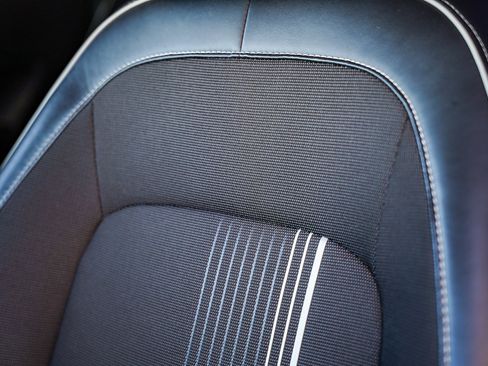 Used 2022 Hyundai Venue Limited w/ Cargo Package image 26