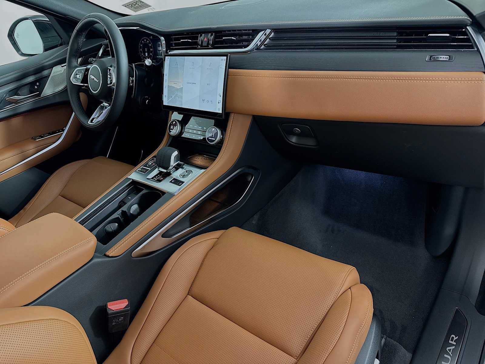 New 2025 Jaguar F-PACE R-Dynamic S AWD/4WD image 29