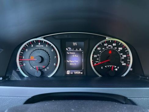 Used 2016 Toyota Camry SE w/ Moonroof Package FWD image 16