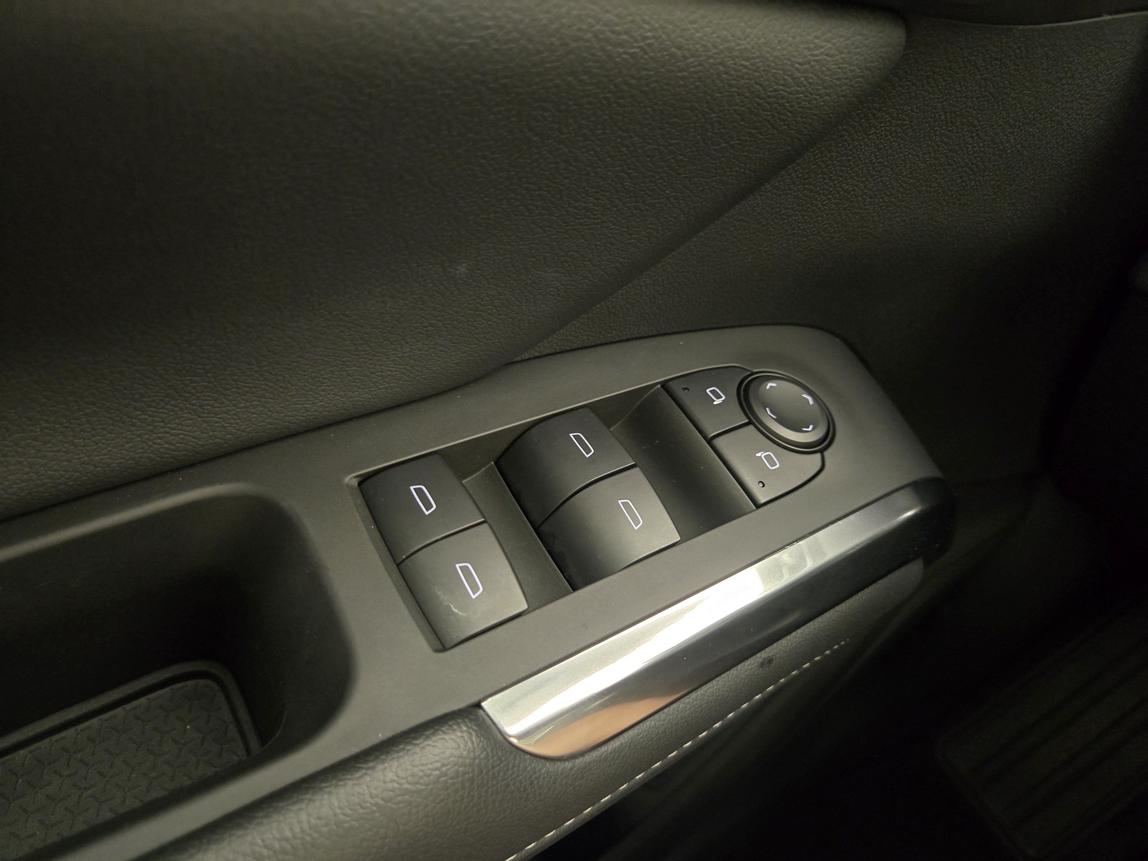 Certified 2024 Chevrolet Traverse LS FWD image 32