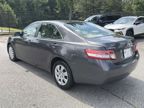 Used 2010 Toyota Camry LE FWD image 5