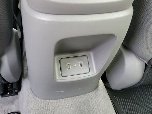 Certified 2025 Hyundai Elantra SEL image 17