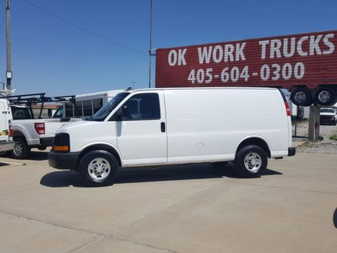 Used 2016 Chevrolet Express 2500 image 2