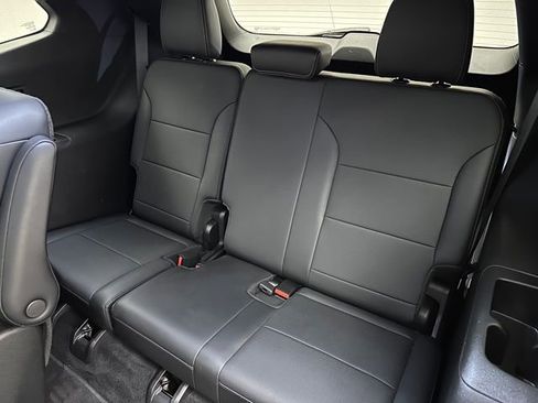 Used 2025 Buick Enclave Preferred FWD image 19