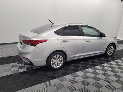 Used 2022 Hyundai Accent SE w/ Cargo Package FWD image 10