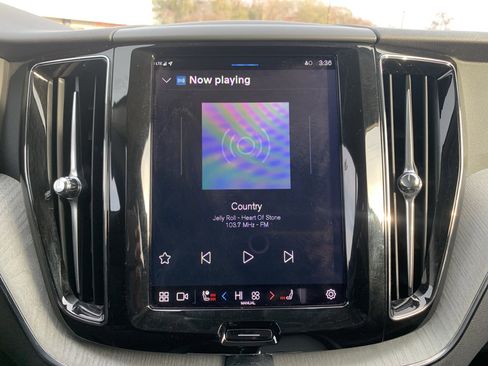 Used 2025 Volvo XC60 B5 Plus image 23