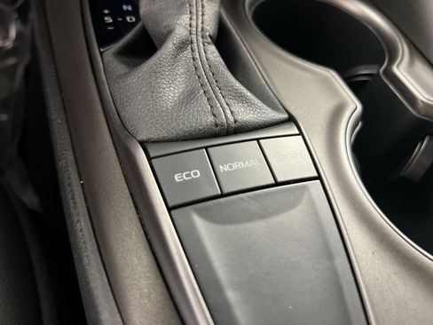 Used 2023 Toyota Camry SE FWD image 33