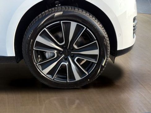 New 2026 Land Rover Range Rover SE image 18