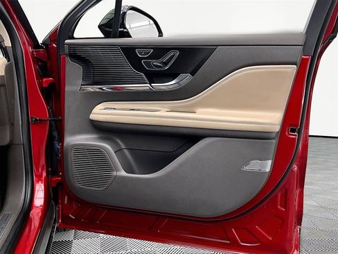 Used 2022 Lincoln Corsair FWD w/ Premium Package image 24